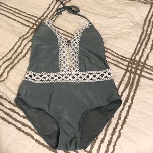 One piece swim suit